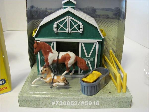Breyer Stablemate Pocket Barn New Arrival