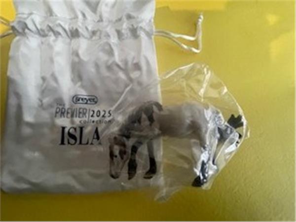 Isla Mustang Stablemate Special