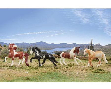 Stablemates Glow in the Dark 4-Horse Set